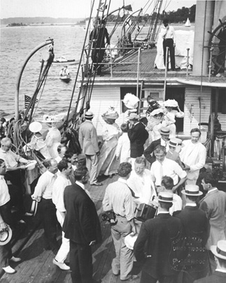 President Roosevelt and some Peary Arctic Club members visit the Roosevelt.